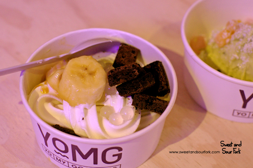 Original Frozen Yoghurt with Brownie Pieces, Caramel Banana, Lychee Popping Pearls