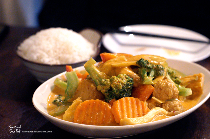 Red Curry with Vegan Chicken ($15.8)